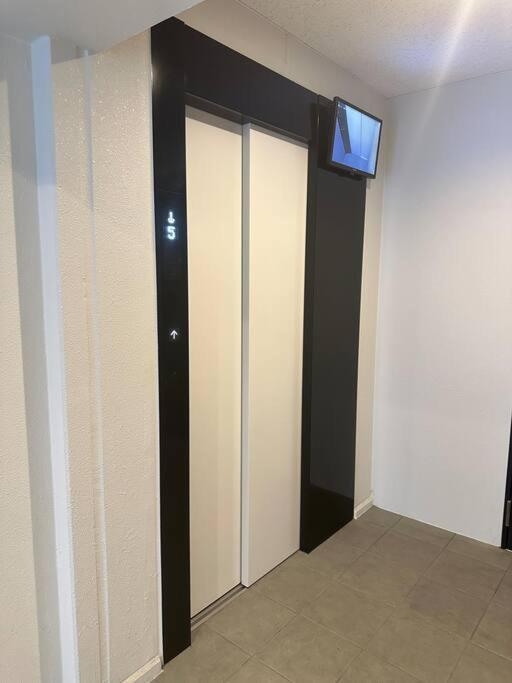 Kirin 梅田1101 商圈内 便利 宽敞 旅行 家庭 地铁站步行五分钟 Apartamento *